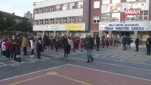 Ankara'da ilkokul öğrencileri okula başladı | Video