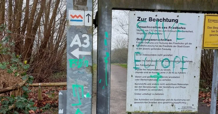 Müslüman mezarlığına  çirkin saldırı