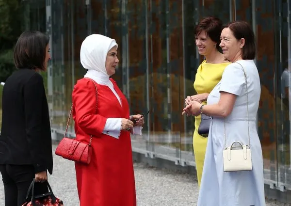 Emine Erdoğan Brüksel'de lider eşleriyle bir araya geldi