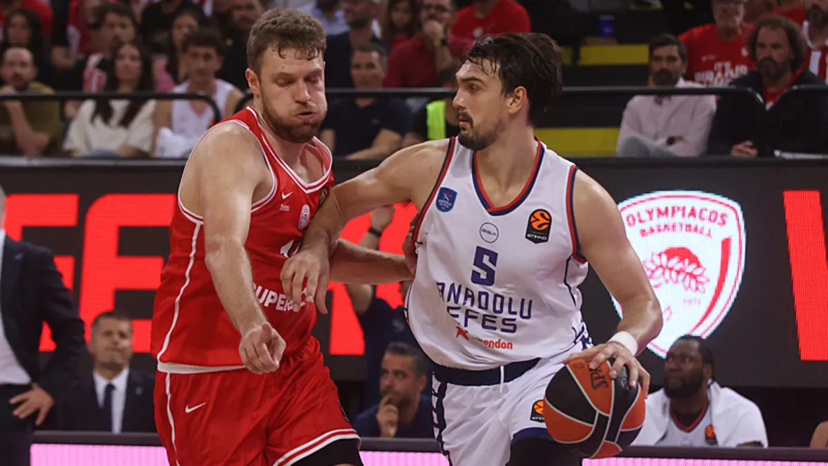 Anadou Efes, Olimpiakos’a farklı mağlup!