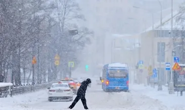 Moskova’da kar yağışı hayatı felç etti!