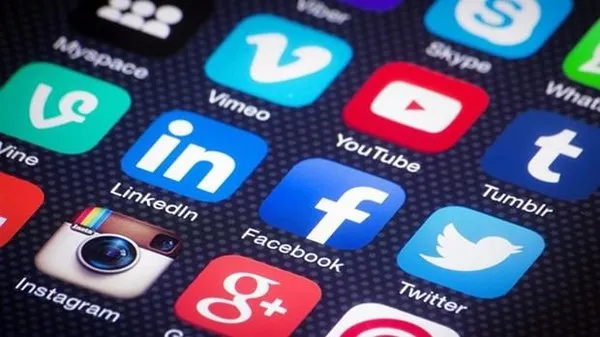 Gençlerin yüzde 45'i yatağa telefonla giriyor