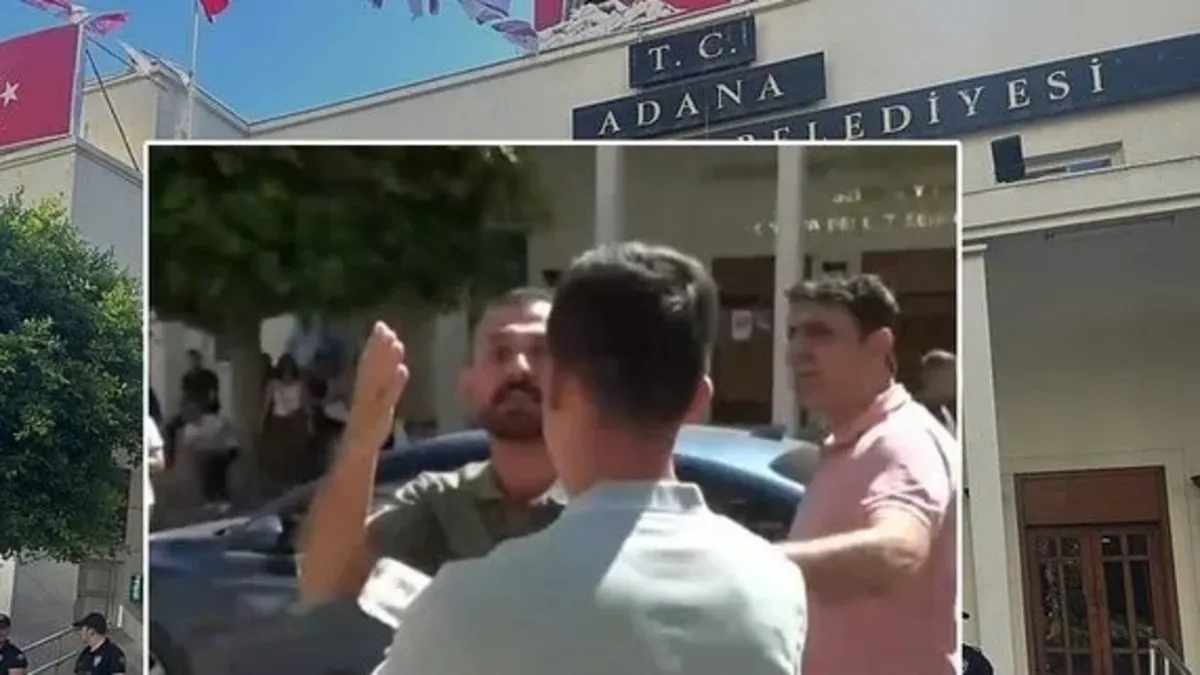 Adana Belediye binası önünde gazetecileri hedef aldılar! Canlı yayında A Haber'e saldırı