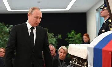 Rusya Devlet Başkanı Vladimir Putin tatbikatta ölen Bakan Ziniçev’in cenazesine katıldı