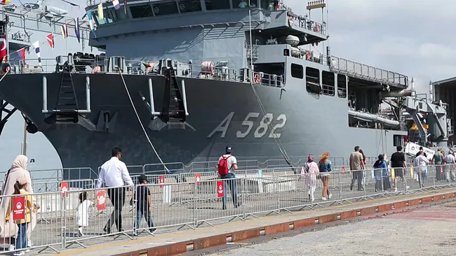 TEKNOFEST Mavi Vatan halkın ziyaretine açıldı: TCG Anadolu, TCG İstanbul, TCG Burgazada'ya büyük ilgi!