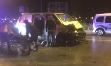 Denizli’de feci kaza! Otomobil ile midibüs çarpıştığı kazada 3 kişi yaşamını yitirdi