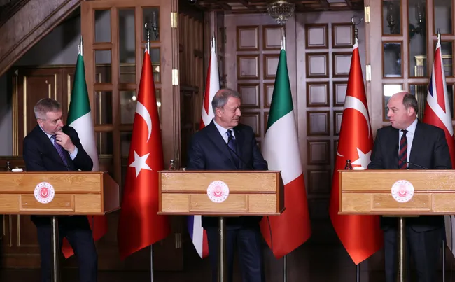 bakan-akar-ingiliz-ve-italyan-mevkidaslari-ile-gorustu-rusya-ukrayna-savasi-icin-ateskes-ve-diplomasi-vurgusu-1649449777520.jpg