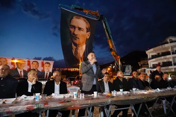 mhp-alanya-belediye-baskan-yucel-4-mahalleyi-iftarda-bulusturdu-1710415684733.jpg