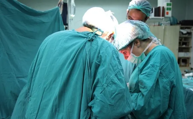 Mide gerdirme ameliyatı oldu: Kabusu yaşadı! Doktor: Çürümüş burası kokuyor!