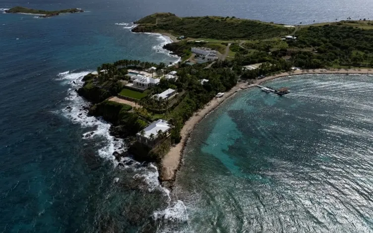 Epstein’a ait yeni fotoğraflar ortaya çıktı: Küçük kızlara cinsel istismar düzeni