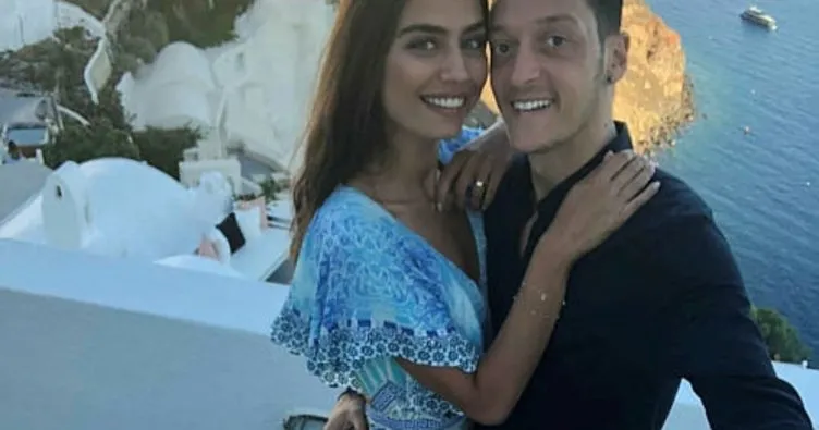 Amine Gülşe, Mesut Özil’in ailesini ziyaret etti