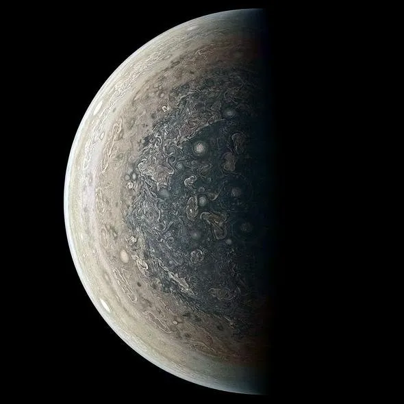 Jüpiter’in ilk kez yayınlanan görüntüleri şaşırttı