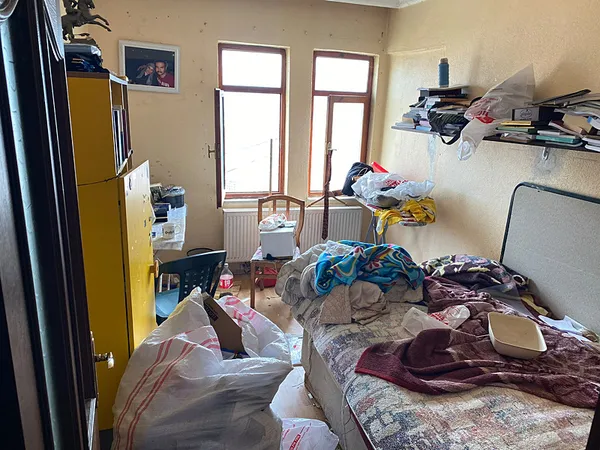 amasyada-cop-ev-alarmi-kotu-koku-ihbari-ekipleri-harekete-gecirdi-tam-1-ton-atik-cikarildi-1789378057002.jpg