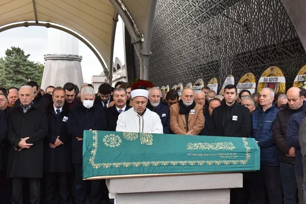 kazanci-holdingin-kurucusu-ali-metin-kazanci-son-yolculuguna-ugurlandi-1767534778608.jpg