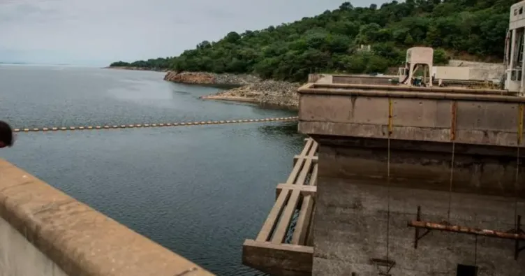 Kariba Gölü’nde can pazarı: 160 yolculu feribot alabora oldu