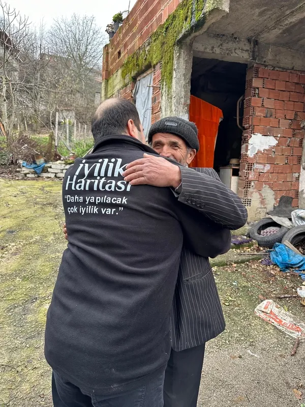 evini-birakip-bakimevine-gitmeyen-halil-amcanin-yardimina-gonulluler-kostu-1736489281443.jpg