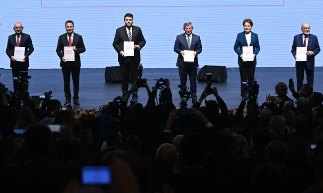 pazarlik-desifre-oldu-chp-son-tercihimdi-demisti-ahmet-davutoglu-iyi-partiden-bakin-kac-vekil-istemis-1691051651212.jpg Pazarlık deşifre oldu! CHP son tercihimdi demişti: Ahmet Davutoğlu İYİ Parti’den bakın kaç vekil istemiş…