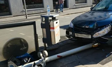 Durakta beklerken üzerine direk düştü