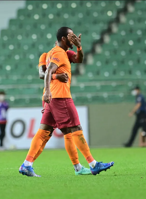 burak-elmastan-olay-sozler-galatasaray-marcaoya-verilecek-cezayla-tehdit-edildi-1629457888242.jpg