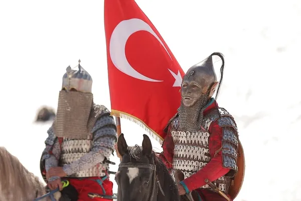 erciyeste-tarihi-organizasyon-kokboru-heyecani-turkiyede-ilk-kez-yasandi-1774716207134.jpg
