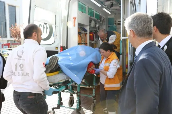 Sanatçı Esat Kabaklı Burdur'da trafik kazası geçirdi