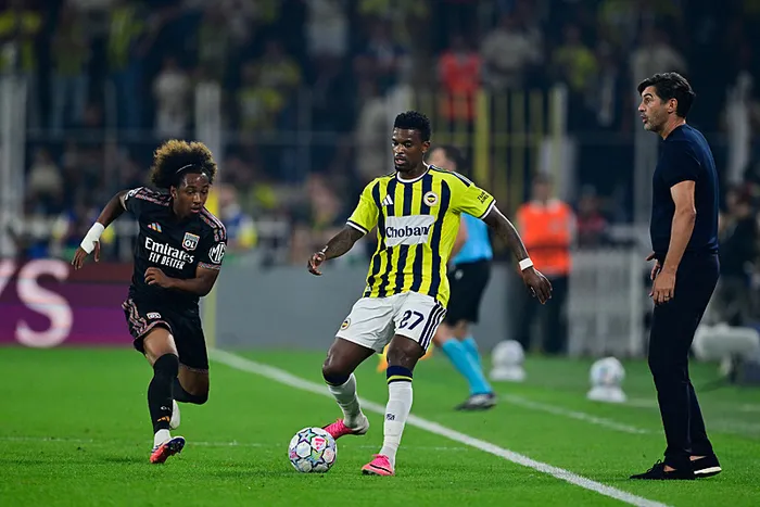 canli-uefa-sampiyonlar-liginde-fenerbahce-olimpik-lyon-maci-ilk-gol-40ta-geldi-1787083141172.jpeg