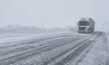 Çıldır-Aktaş yolu tipi nedeniyle tırlara kapatıldı #kars