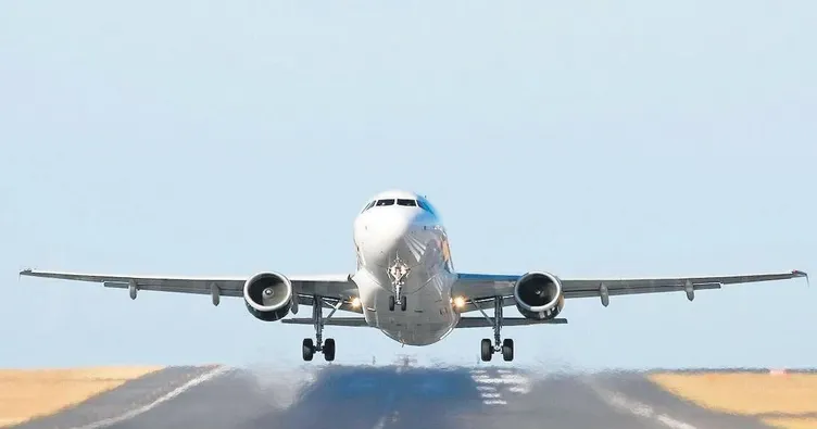 Yolcu uçağı tavşana çarptı