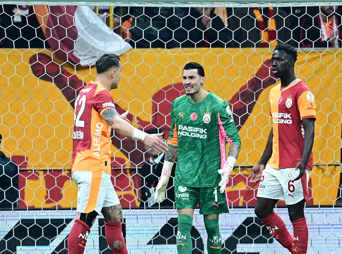 canli-super-ligde-galatasaray-kocaelispor-maci-1776016018140.jpeg