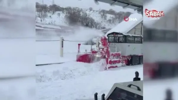 Japonya'da yoğun kar yağışı etkisini sürdürüyor: 4 ölü | Video