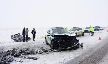 Yaz lastikleriyle seyreden araç, polis otosuna çarptı: 2’si polis 3 yaralı #kayseri