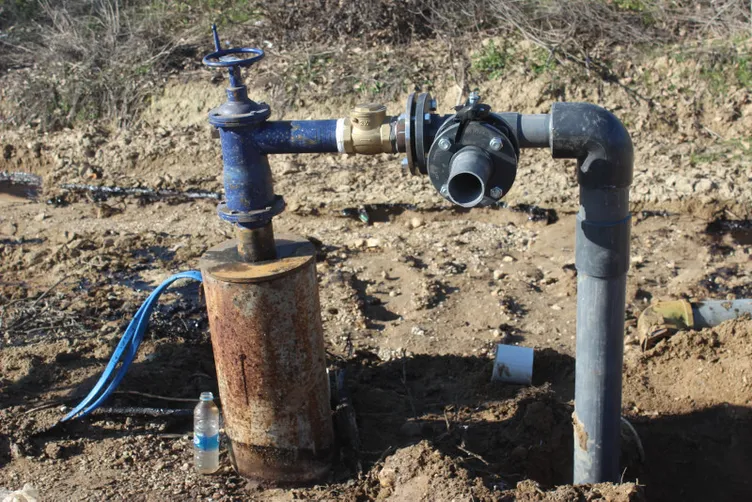 O ilimizi yine heyecan sardı: Su ararken petrol buldu!