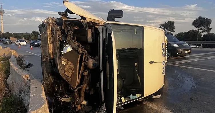 Büyükçekmece’de minibüs devrildi!