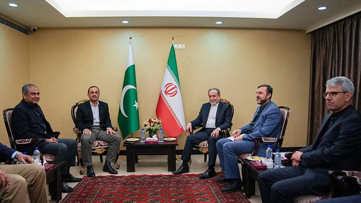 Tahran’da barış görüşmesi: Arakçi, Pakistan Genelkurmay Başkanı ile görüştü Tahran’da barış görüşmesi: Arakçi, Pakistan Genelkurmay Başkanı ile görüştü