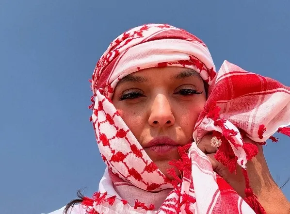 Demet Akalın’dan Dubai çıkarması! Kocası Okan Kurt’la pozuna yorum yağdı