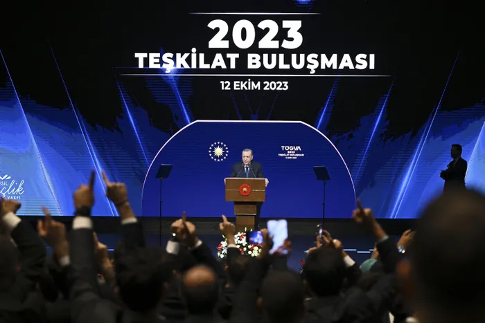son-dakika-ankarada-tugva-teskilat-bulusmasi-baskan-erdogandan-onemli-aciklamalar-1697128381638.jpg SON DAKİKA | Başkan Erdoğan'dan İsrail zulmüne sert tepki: Gazze'de su yok, ekmek yok, gıda yok!