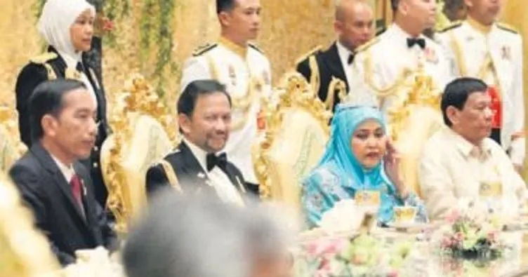 Brunei Sultanı tahttaki 50’nci yılını kutladı