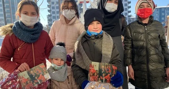 Ak Gencler Den 10 Bin Cocuga Fetih Hediyesi Son Dakika Haberler