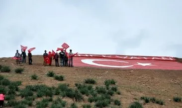 Mehmetçik’e sınırdan Türk bayraklı selam!