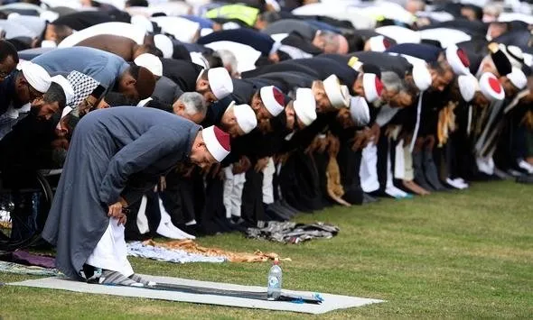 Dünya yasta! Başörtüsü talimatı verildi