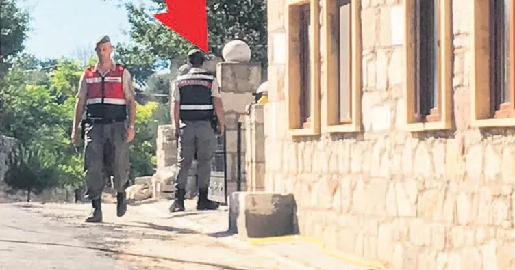 Kesmeye çalıştığı top mermisi patladı