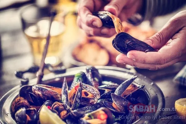 Bu besinlerin mutluluk saçtığı kanıtlandı! İşte serotonin ve dopamin deposu besinler...