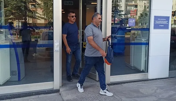 yer-konya-sarrafin-dikkati-dolandiricilarin-telefon-oyununu-bozdu-sahtekarlarin-agindan-boyle-kurtuldu-1789550735040.jpg