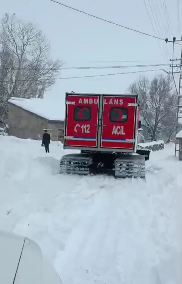 agrida-karla-kapanan-koylerdeki-hastalar-paletli-ambulanslarla-kurtarildi-1740223856327.jpg