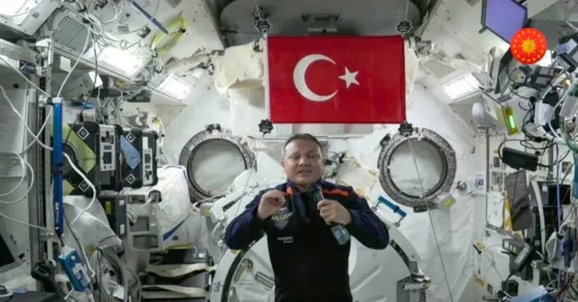 Cumhurbaşkanı Erdoğan, ilk Türk astronot Gezeravcı ile görüştü: "Orada bulunmandan kıvanç duyuyoruz" - Resim : 2