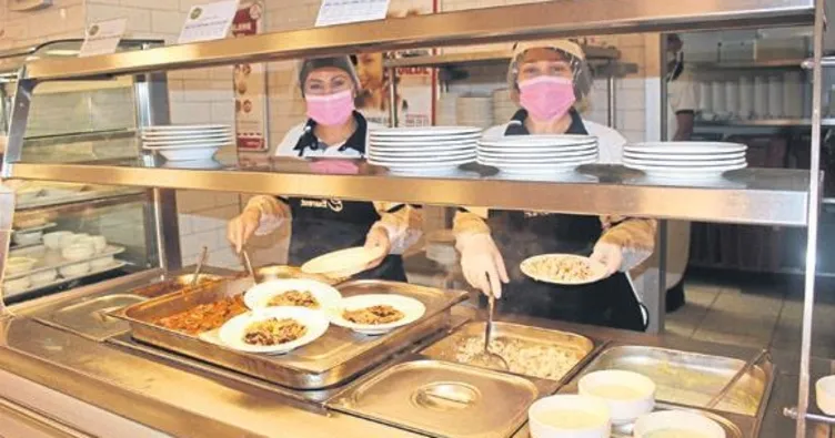 Meme kanserine karşı pembe maske