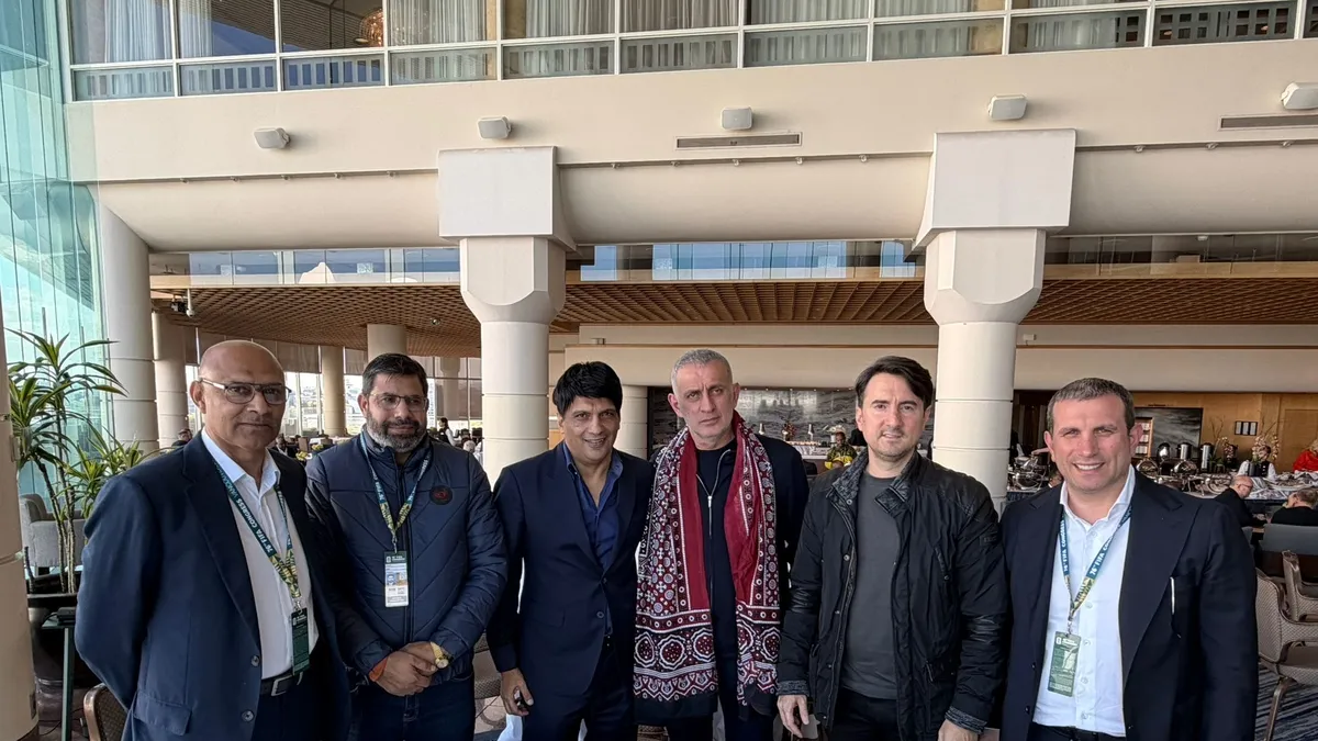 TFF Başkanı Hacıosmanoğlu, Gilani ile bir araya geldi! TFF Başkanı Hacıosmanoğlu, Gilani ile bir araya geldi!