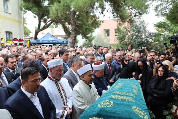 izmir-buyuksehir-belediyesi-eski-baskani-burhan-ozfatura-son-yolculuguna-ugurlandi-1790165411952.jpg