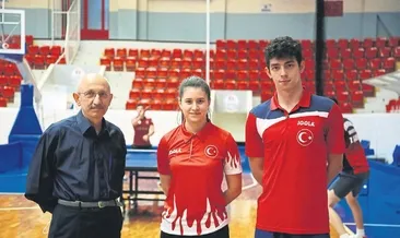Olimpiyat vizesi için raket sallıyor