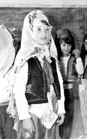 Kim olduğunu öğrenince şoke olacaksınız...Şimdi 62 yaşında, sahnelerin tozunu attırıyor